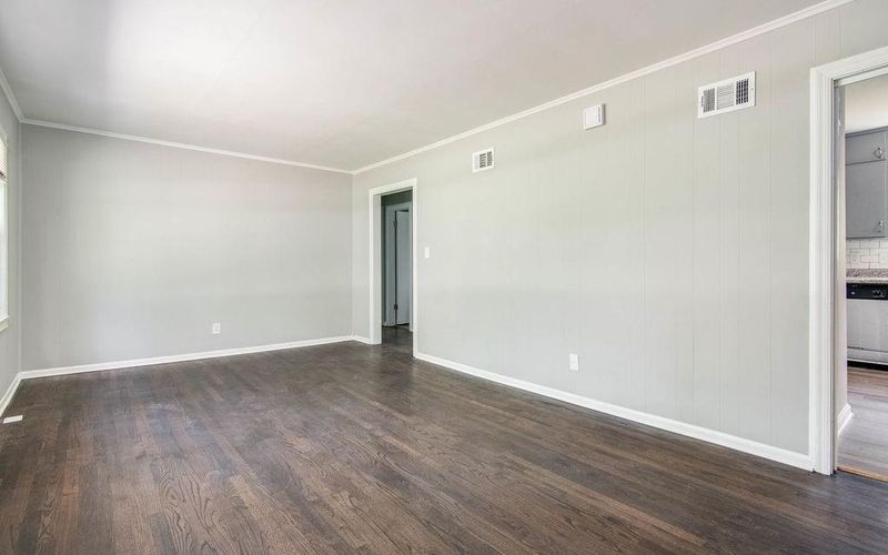 1105 E 134th St, Grandview, MO 64030