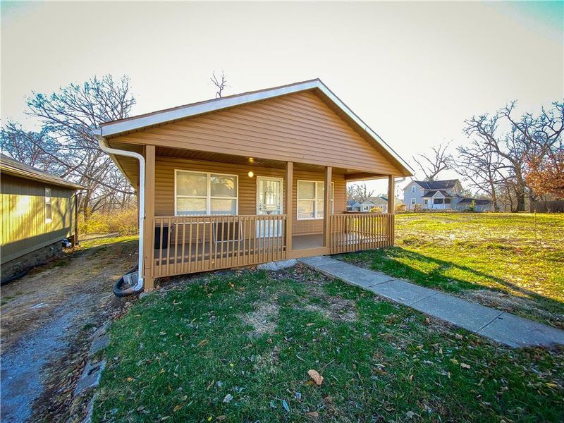 3707 E 68th St, Kansas City, MO 64132