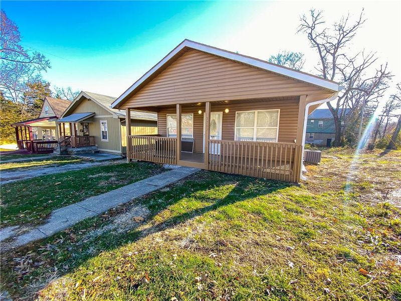 3707 E 68th St, Kansas City, MO 64132
