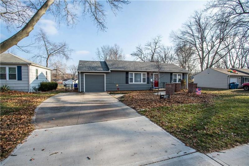 8827 Hemlock Dr, Overland Park, KS 66212