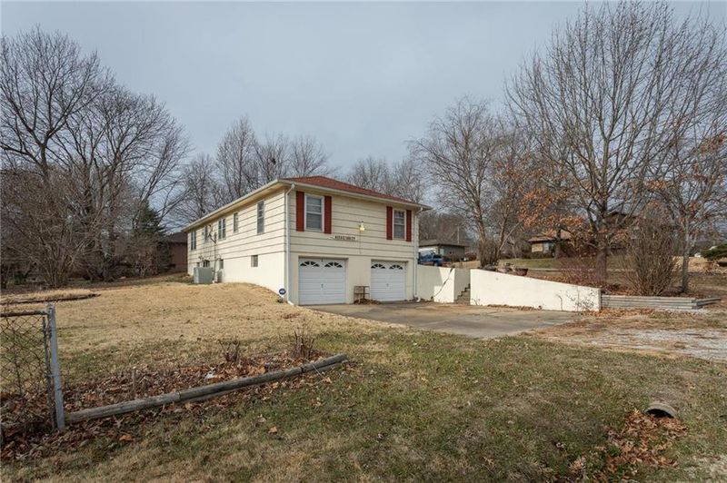 8109 E 100th St, Kansas City, MO 64134
