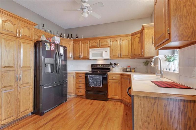 8618 NE 110th St, Kansas City, MO 64157