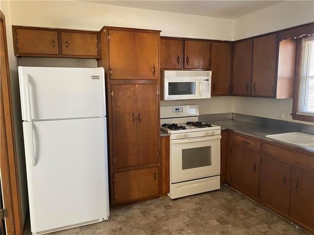 15306 E 43rd Pl S, Independence, MO 64055