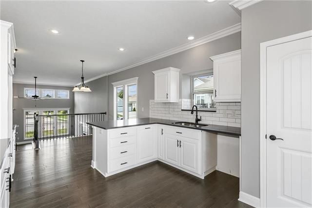 9405 N Ditzler Ave, Kansas City, MO 64157