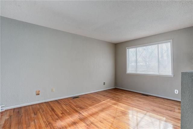 9611 Spring Valley Ct, Kansas City, MO 64134