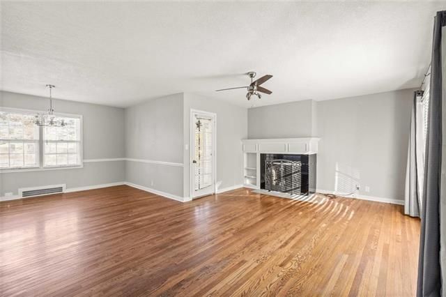 6724 Holmes Rd, Kansas City, MO 64131