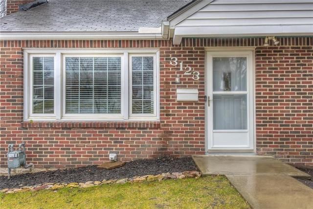3123 E Barker Cir, Kansas City, KS 66104