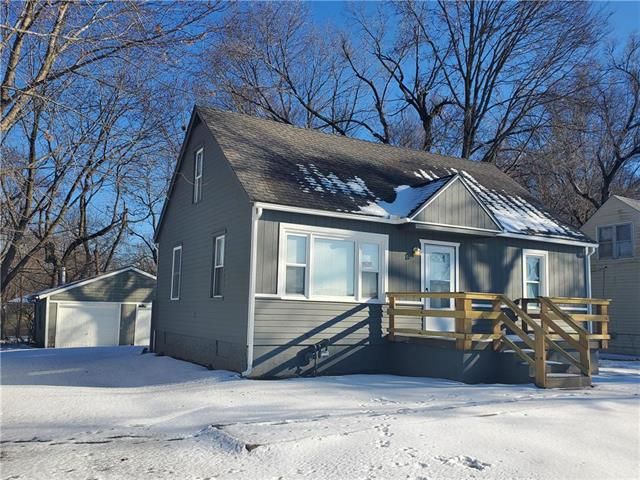 6717 Hunter St, Kansas City, MO 64133