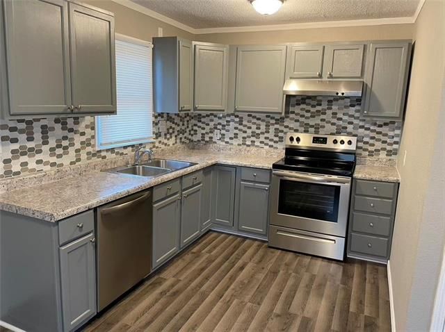 6717 Hunter St, Kansas City, MO 64133