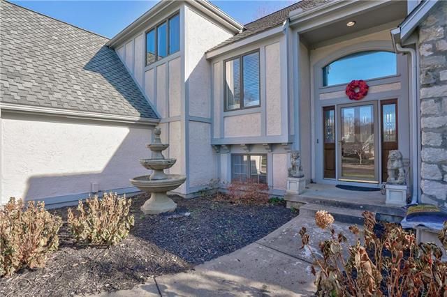 12209 Cedar St, Overland Park, KS 66209
