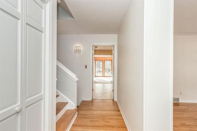 5621 W 84th Ter, Overland Park, KS 66207