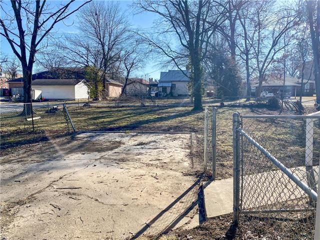 1123 W Walnut St, Nevada, MO 64772