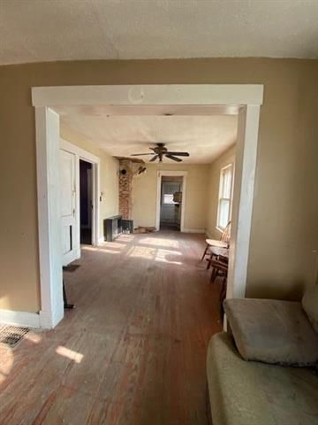 8221 Wayne Ave, Kansas City, MO 64131