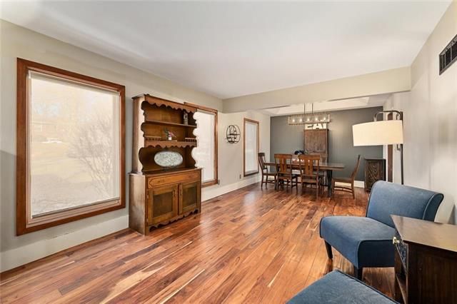 9727 N Flora Ave, Kansas City, MO 64155