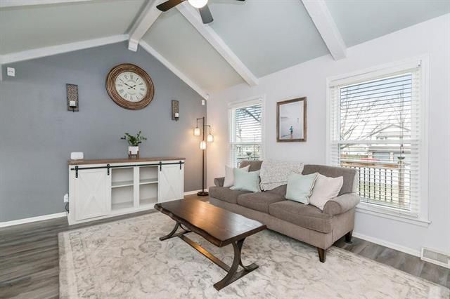 1407 E Salem Ln, Olathe, KS 66062