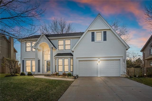 5313 W 158th Pl, Overland Park, KS 66224