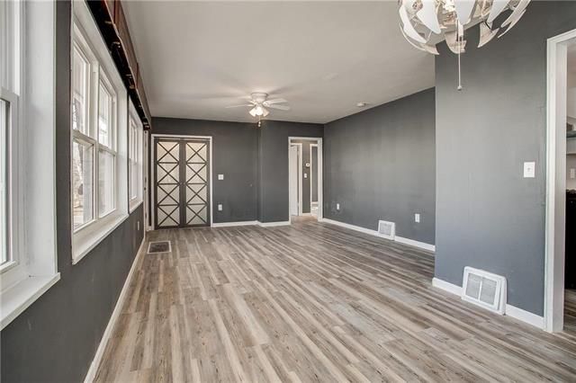 1329 E 66th Ter, Kansas City, MO 64131