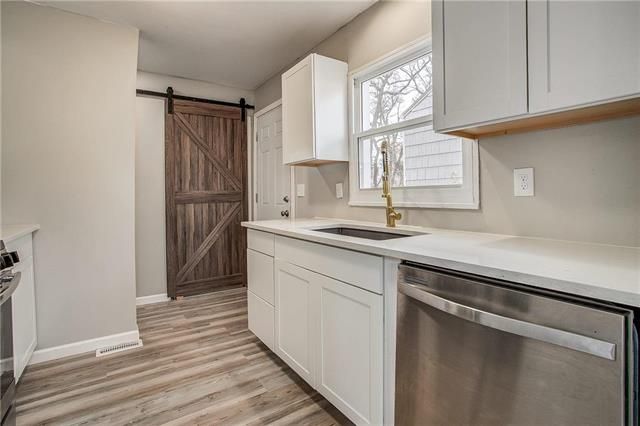 1329 E 66th Ter, Kansas City, MO 64131