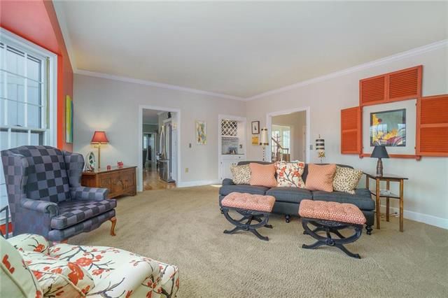10702 W 123rd Ter, Overland Park, KS 66213