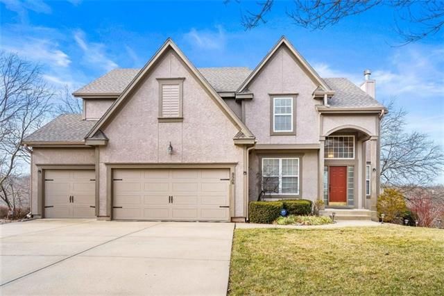 8506 Widmer Rd, Lenexa, KS 66215