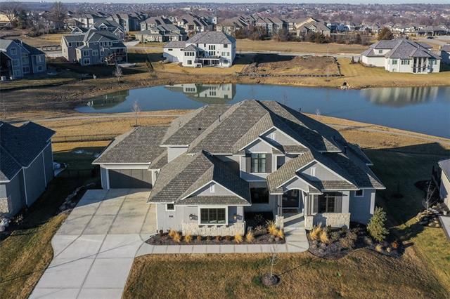 10706 W 173rd Ter, Overland Park, KS 66221