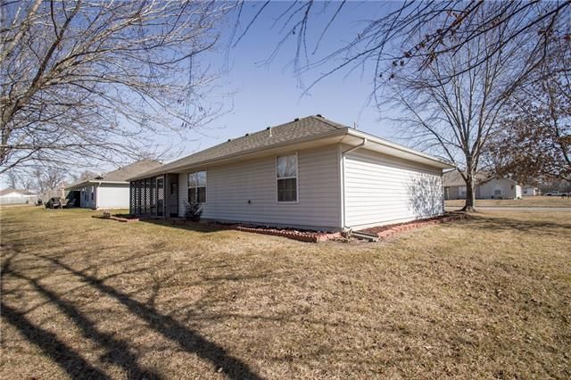 200 Aaron Ln, Grain Valley, MO 64029