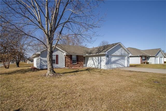 200 Aaron Ln, Grain Valley, MO 64029