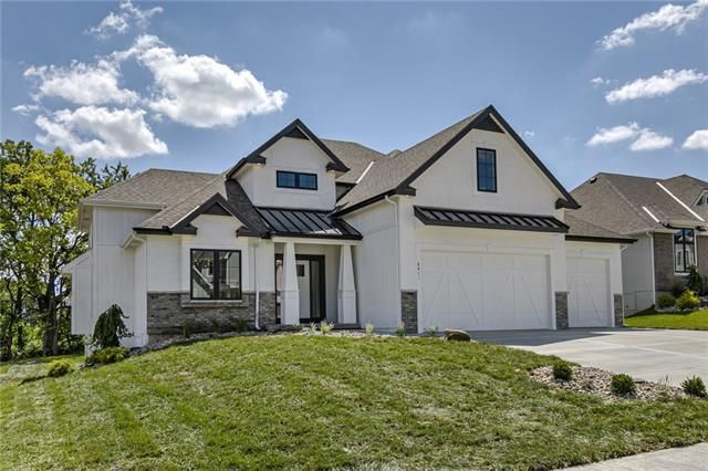 800 Foxglove Ln, Kearney, MO 64060