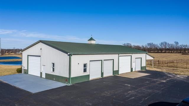 14971 Fairmount Rd, Basehor, KS 66007