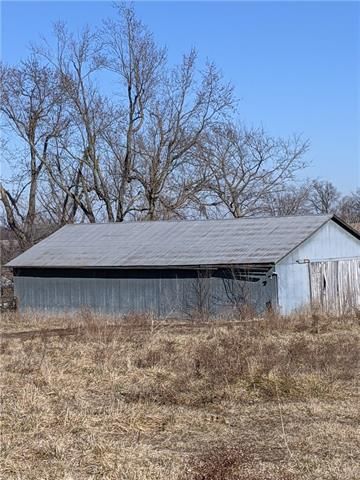 1051st Rd NW, Centerview, MO 64019