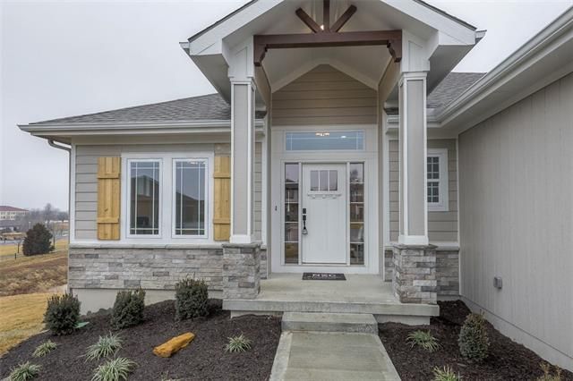 1104 NE Goshen Ct, Lee's Summit, MO 64064