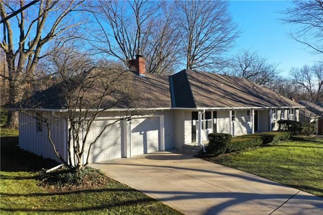9709 Ensley Ln, Leawood, KS 66206