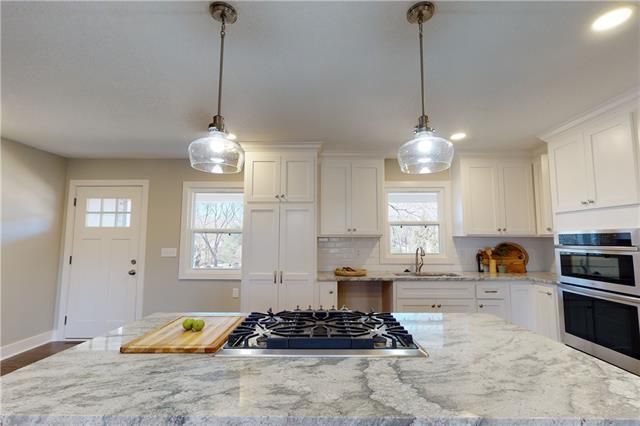 9709 Ensley Ln, Leawood, KS 66206