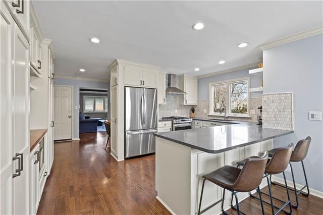 10001 Cedar St, Overland Park, KS 66207