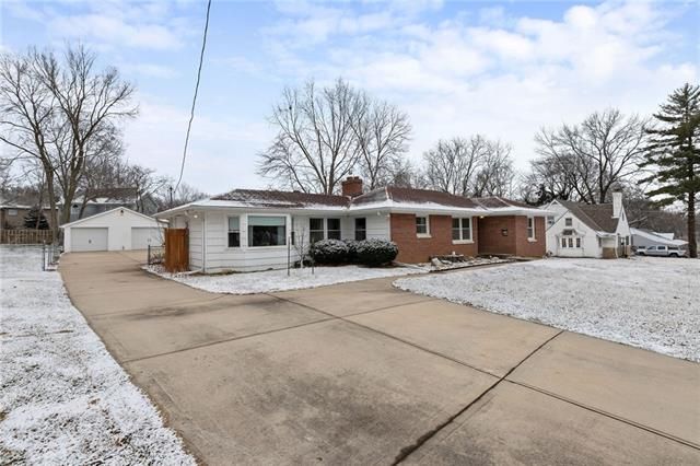 5827 Lowell St, Overland Park, KS 66202