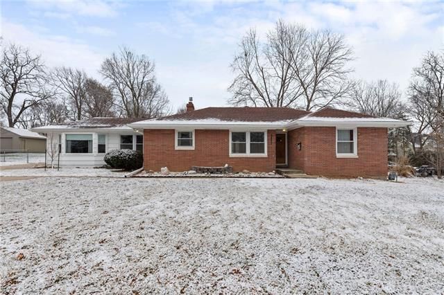 5827 Lowell St, Overland Park, KS 66202
