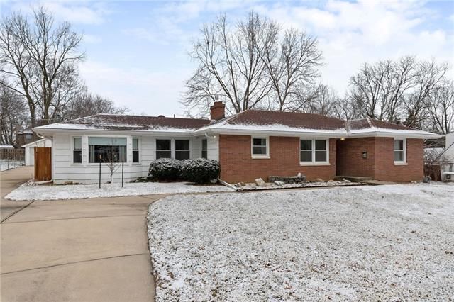5827 Lowell St, Overland Park, KS 66202