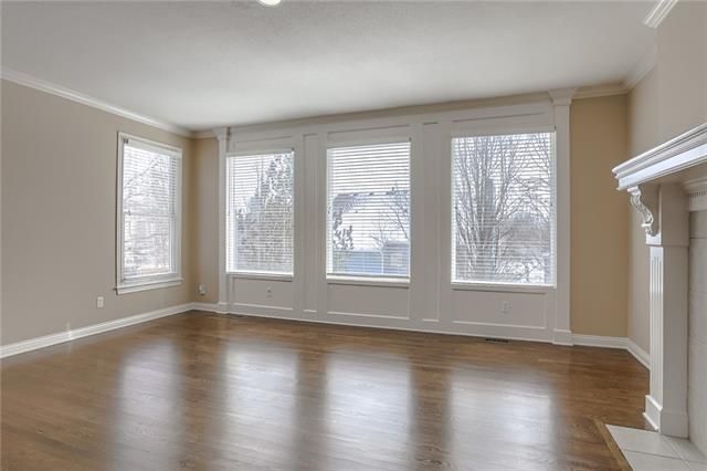 14325 Nieman Rd, Overland Park, KS 66221
