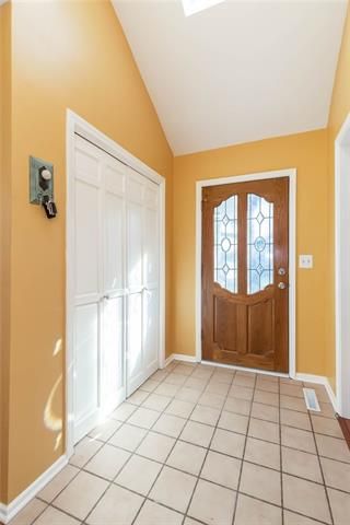 1224 E Frontier Ln, Olathe, KS 66062