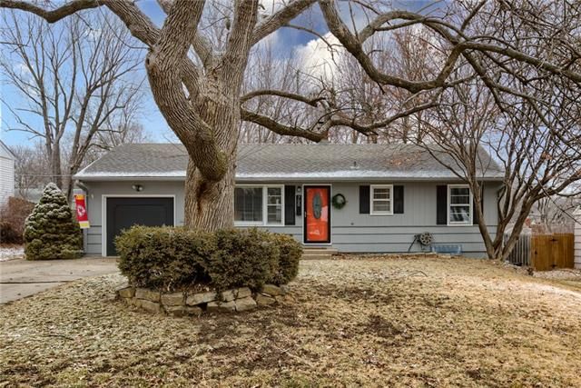 700 W 90th St, Kansas City, MO 64114