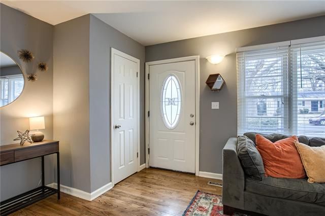 700 W 90th St, Kansas City, MO 64114