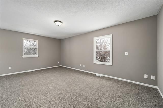 5404 E 97th St, Kansas City, MO 64137