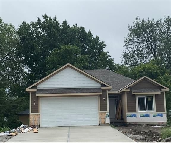 8915 W Longview Pw, Kansas City, MO 64138