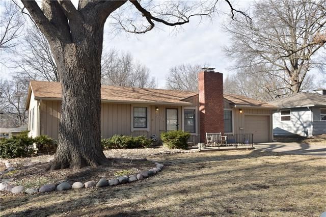 7318 Conser Dr, Overland Park, KS 66204
