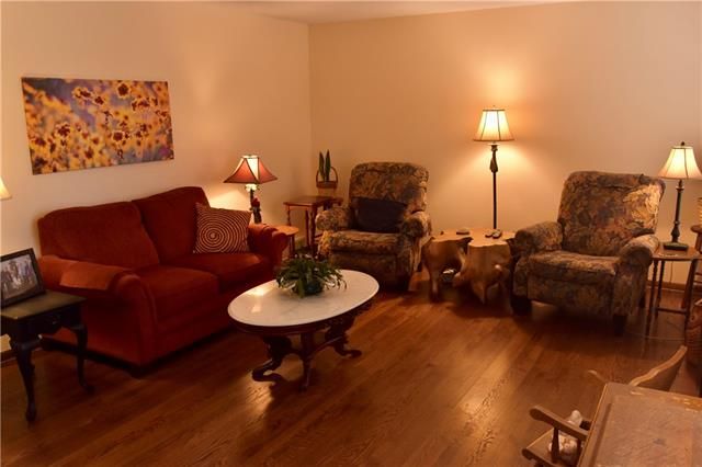 7318 Conser Dr, Overland Park, KS 66204