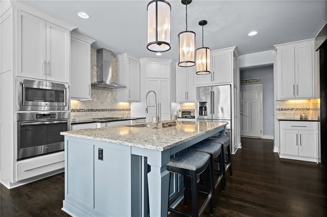 3208 W 157th St, Overland Park, KS 66224