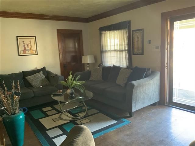 2431 E 68th St, Kansas City, MO 64132