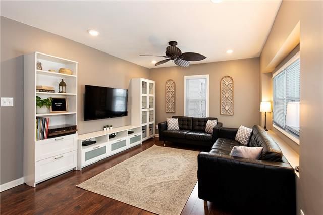 8620 Grant Ave, Overland Park, KS 66212