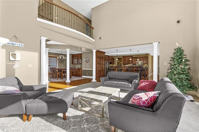 5207 W 166th Ter, Overland Park, KS 66085