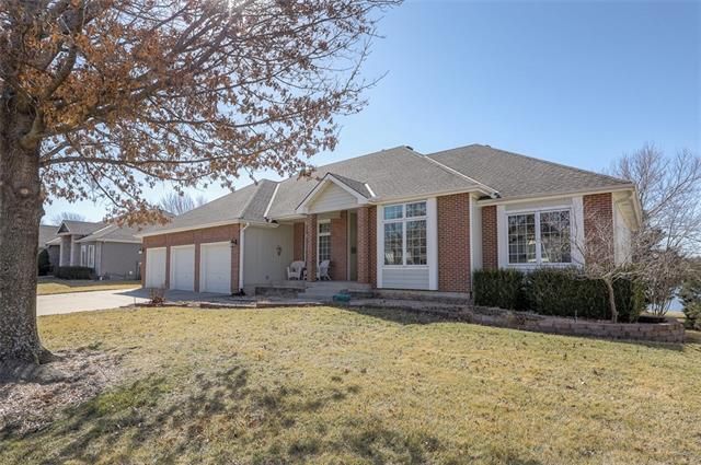 15539 Cedar Ln, Basehor, KS 66007